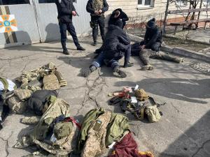 "Au venit cu mitraliere și cârnați". Soldați ruși prinși în uniforme militare ucrainene. Încercau să se inflirteze într-o unitate de pompieri