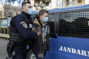 Un tânăr a "bombardat" cu ouă Ambasada Rusiei în București. Jandarmii l-au reținut