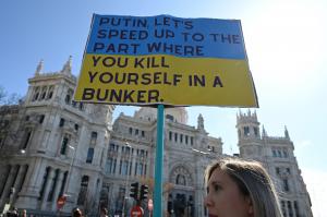 Lumea întreagă dezlănțuită contra lui Putin. 500.000 de oameni au ieșit în stradă la Berlin: ”Putin, hai să derulăm până la partea în care te sinucizi în buncăr”