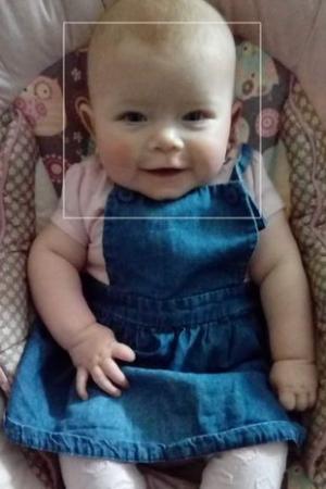 Trauma unei mame din UK, după ce a descoperit că fetiţa ei de doar 8 luni a murit în somn, lângă ea: "Am ţipat cât m-au ţinut plămânii"