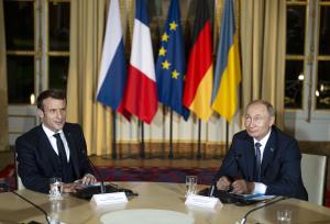 Emmanuel Macron s-a întâlnit cu Vladimir Putin la Moscova. Preşedintele Franţei speră la o "soluţie istorică" a crizei Rusia-Ucraina