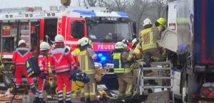 Un şofer român de TIR a murit în cabina zdrobită, după un accident cumplit pe A7, în Germania. A intrat în plin într-un alt camion