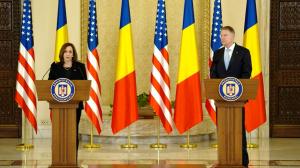 Kamala Harris, mesaj după vizita istorică în România: Vom apăra fiecare centimetru din teritoriul NATO; Klaus Iohannis a ridicat problema VISA Waiver