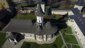 Biserica Învierii de la Mănăstirea Suceviţa, unică în lume, promovată pentru tineri în volumul "Suceviţa Îngerilor"