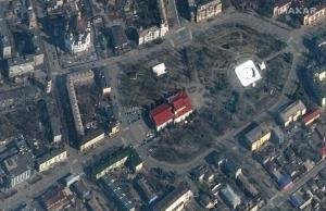 Mariupol. Un teatru devenit refugiu distrus de bombardamente, deşi cuvântul "copii” era scris mare pe asfalt: „Erau o mie de oameni acolo”
