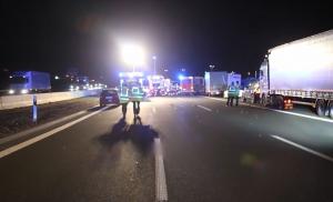 Un român a murit chiar în faţa soţiei, după ce a fost lovit în plin de o maşină pe o autostradă din Germania