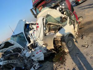 Accident înfiorător cu doi șoferi morți, pe A1 București-Pitești. Mașinile lor au fost strivite între două TIR-uri