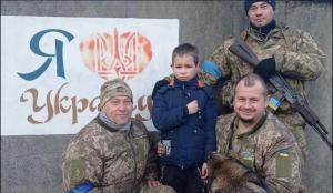 Un băieţel de 11 ani din Ucraina a mers până la o bază militară şi le-a cerut soldaţilor să-l înroleze în armată: "Vrea să lupte pentru ţară!"