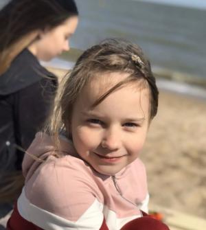 O mamă și fetița ei au fost ucise de bombardamentele rușilor, în Mariupol. "Pe copilă nici măcar nu știm unde au îngropat-o"