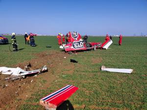 Avion de acrobaţie, prăbuşit în Prahova: Pilotul a fost găsit mort. Primele imagini de la locul tragediei