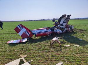 Avion de acrobaţie, prăbuşit în Prahova: Pilotul a fost găsit mort. Primele imagini de la locul tragediei