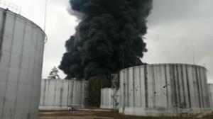 Depozit de petrol din Ucraina, bombardat de armata rusă. Un fum gros şi negru a acoperit cerul instant