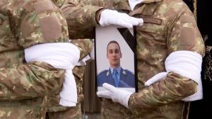 Şapte din cei opt militari morţi în tragedia aviatică din Constanţa, conduşi pe ultimul drum: "Să le păstrăm vie lumina pe care au lăsat-o după ei"