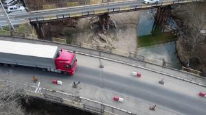 Podurile din România, un adevărat pericol pentru șoferi în fiecare zi: "De atâţia ani de zile, chiar nu se poate face un pod?"