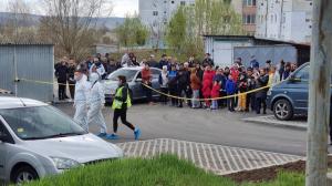Filmul crimei din Mediaș, unde un adolescent german a omorât pe stradă o pensionară, în timp ce ducea gunoiul. Băiatul a invocat motive rasiale