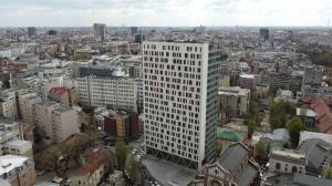 O celebră clădire de 19 etaje din Bucureşti, care a costat 60 milioane euro, trebuie demolată. Cât ar costa întreaga operaţiune