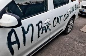 "Am parcat ca un bou" Surpriză neplăcută pentru un șofer din Cluj, după o parcare neinspirată