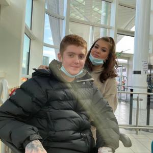 Un tânăr englez, mort timp de 17 minute după un transplant de cord eşuat, şi-a cerut de soţie iubita înaintea unei noi operaţii