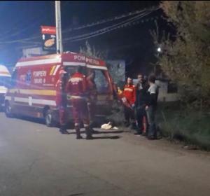 Ambulanţă SMURD, lovită de tren în Maramureş: Pacienta pentru care fusese solicitată a murit. Bucăţi din autospecială au fost împrăştiate peste tot