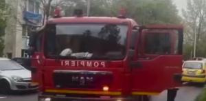 Explozie într-un bloc din Piteşti: 19 oameni au fost evacuaţi de urgenţă. Totul a pornit de la o bucătărie improvizată în balcon