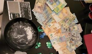 Cinci petrecăreţi, cercetaţi de poliţie după ce au încercat să vândă droguri la un festival din Mamaia