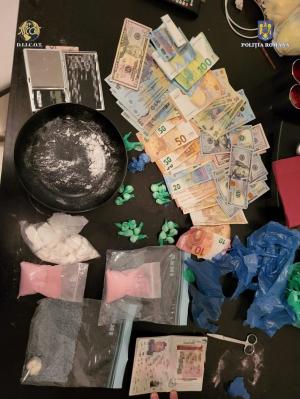 Cinci petrecăreţi, cercetaţi de poliţie după ce au încercat să vândă droguri la un festival din Mamaia