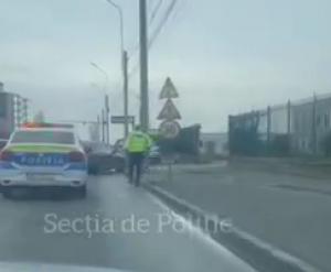 Șofer fugar, scos din mașină cu forța și imobilizat, după o urmărire ca în filme la Craiova