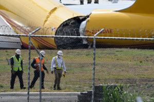 Un avion cargo s-a rupt în două la aterizare pe un aeroport din Costa Rica