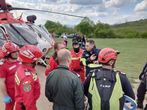 Un ATV cu doi copii s-a răsturnat zeci de metri la Râpa Roşie. Intervenție dificilă cu elicopterul SMURD