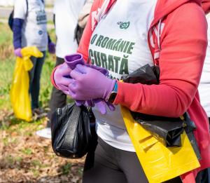 (P) Peste 500 de voluntari s-au alăturat campaniei O Românie Curată Începe de Acasă. 3.000 de kg de deșeuri colectate în 5 orașe din România, dintre care 1.000 de kg reciclate