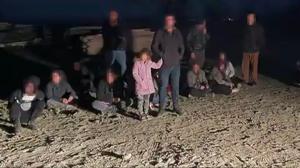 27 de migranți au intrat ilegal în România, cu o barcă turcească. Au fost ajutați de două călăuze
