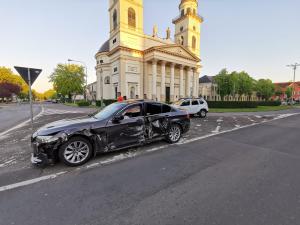 Un tânăr cu BMW a stricat tot ce i-a stat în cale, în Satu Mare, după un drift eșuat