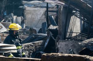 Opt persoane, printre care şase copii, au ars de vii într-un incendiu din Filipine. Peste 80 de locuinţe s-au făcut scrum