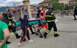 O fetiţă româncă, printre cei şase copii spulberaţi de Passat-ul fără șofer în curtea grădiniței din L'Aquila, Italia