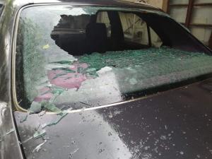 Maşini ciuruite și case distruse de grindină cât oul de găină. Bucăţi uriaşe de gheaţă au făcut prăpăd în Bulgaria