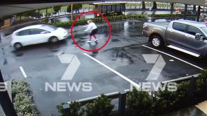 Moment dramatic surprins de camere când o mămică îşi dă seama că bebeluşul i-a fost furat împreună cu maşina dintr-o parcare din Australia
