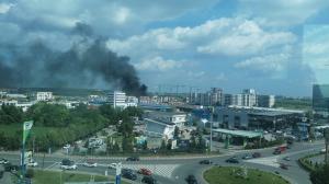 Incendiu puternic în zona centrului comercial Pipera Plaza din București. Fumul dens a fost vizibil de la kilometri distanță