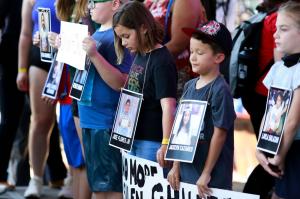 „Copiii noștri plângeau după ajutor”. Tatăl unuia dintre copiii ucişi în masacrul din Texas acuză poliţia că a intervenit prea târziu