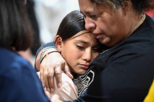 „Copiii noștri plângeau după ajutor”. Tatăl unuia dintre copiii ucişi în masacrul din Texas acuză poliţia că a intervenit prea târziu