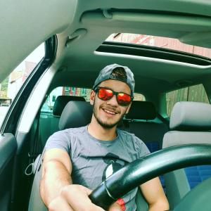 „Offf Doamne, ce păcat de tinerețea lui”. Alin, un tânăr de 20 de ani din Buzău, şi-a găsit sfârşitul într-un cumplit accident rutier în Germania
