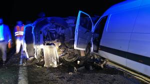 Imagini de coșmar pe autostrada A1, după ce șoferul unei dube a pierdut controlul volanului. Accident cumplit între Sebeș și Deva