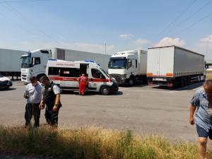 Moarte învăluită în mister pentru un șofer român de TIR din Italia. Bărbatul de 45 de ani a fost găsit mort de ore bune într-o parcare