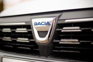 Un nou logo pentru maşinile Dacia. Cum va arăta viitoarea siglă a companiei