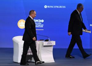 Putin anunţă sfârşitul lumii unipolare conduse de SUA. Îi imploră pe oamenii de afaceri să investească în Rusia: "E mai sigur la voi acasă"