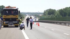 Animație grafică. Cum s-a produs accidentul de pe autostrada Bucureşti-Piteşti. Un șofer a fost strivit chiar sub ochii colegului de muncă. "Am auzit trosc"