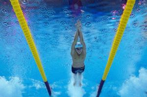 David Popovici s-a calificat în finala CM, doborând un nou record. Înotătorul român concurează astăzi din postură de favorit