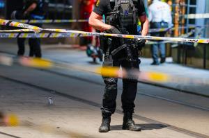 Doi morţi şi 14 răniţi, după ce un bărbat a deschis focul într-un bar din Oslo