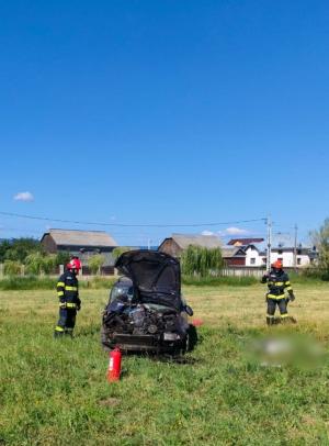 O femeie din Suceava, ucisă pe calea ferată. Maşina în care se afla a fost izbită în plin de un tren de călători