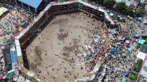 Cel puţin patru morţi şi zeci de răniţi după prăbuşirea unei tribune într-o arenă din Columbia