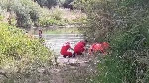 Filmul tragediei din râul Timiş: Doi părinţi au murit chiar sub ochii copiilor lor. Au fost găsiţi de scanfandri unul lângă altul, la o zi după ce au dispărut în ape